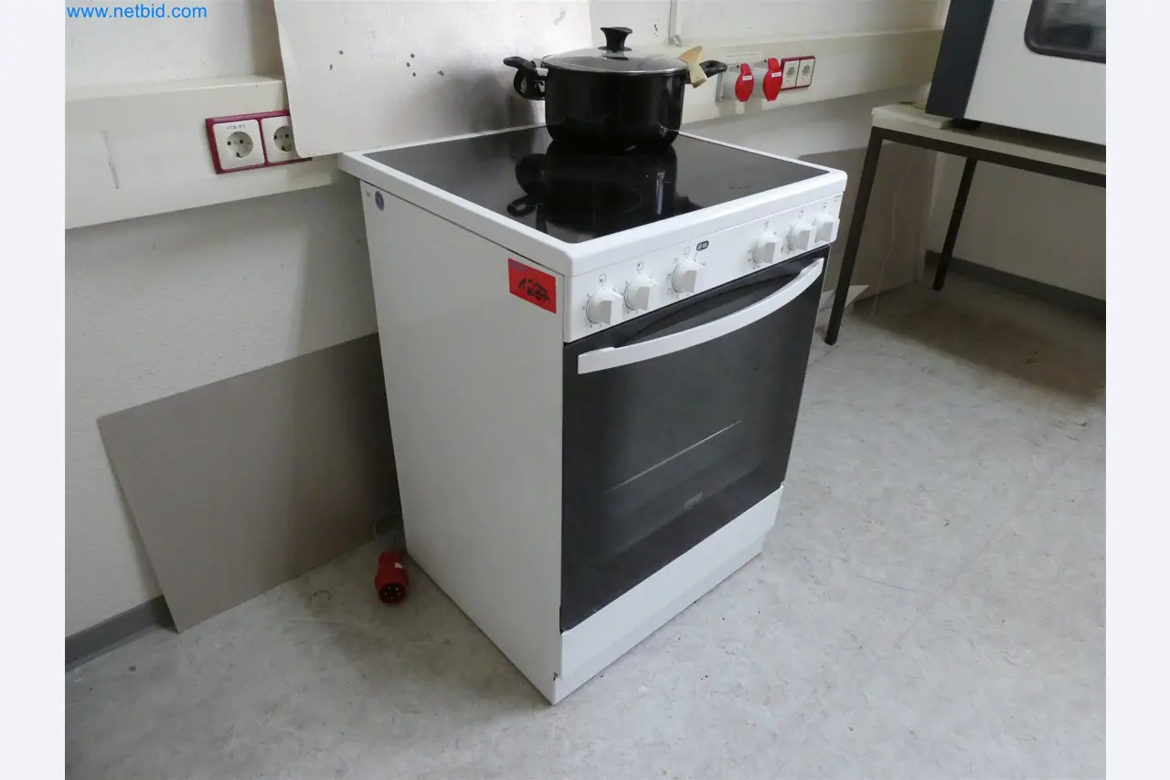 Machines de moulage par injection, machines CNC & lignes d'assemblage pour les éléments chauffants et les composants automobiles-1