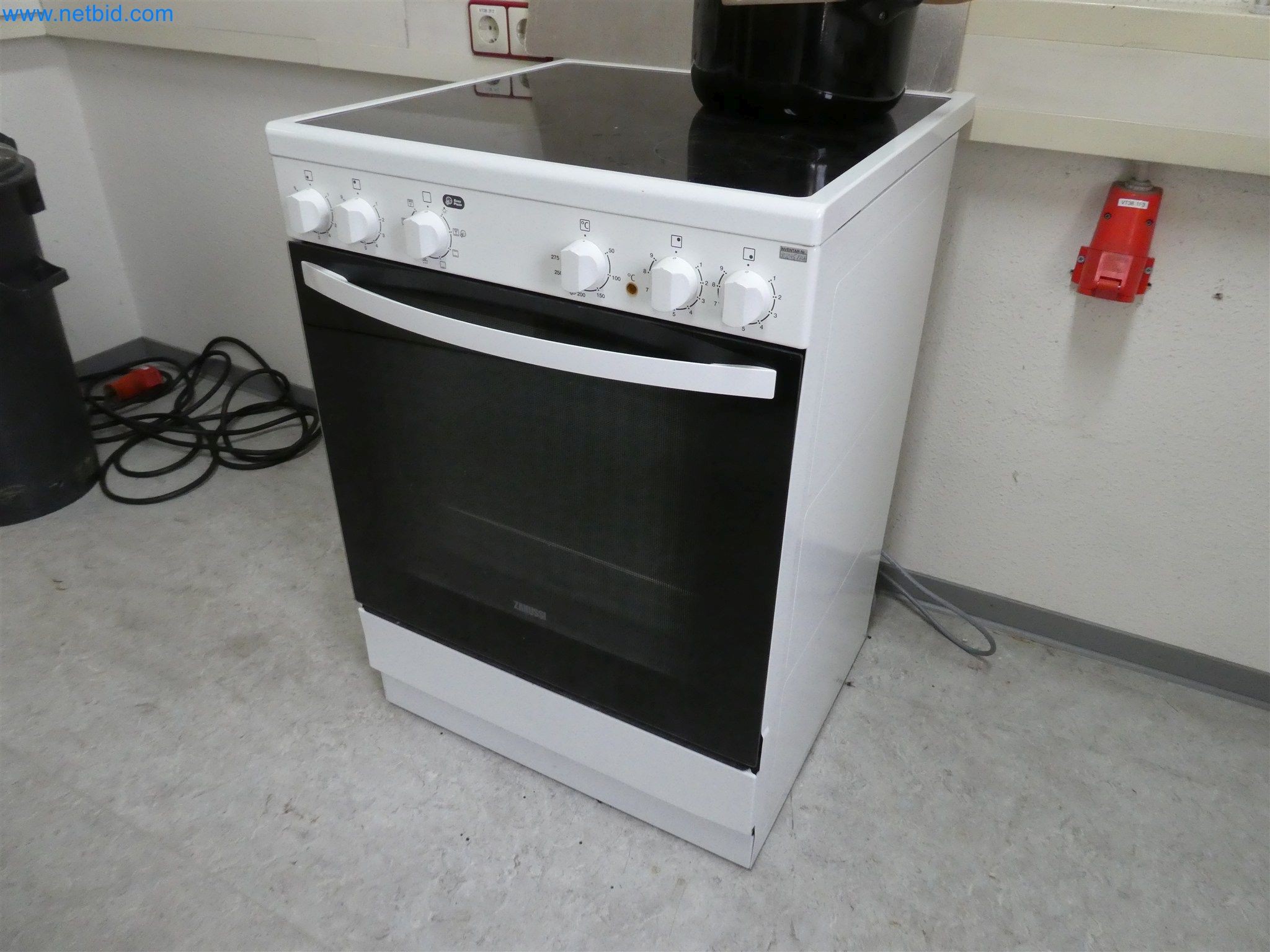 Machines de moulage par injection, machines CNC & lignes d'assemblage pour les éléments chauffants et les composants automobiles-2