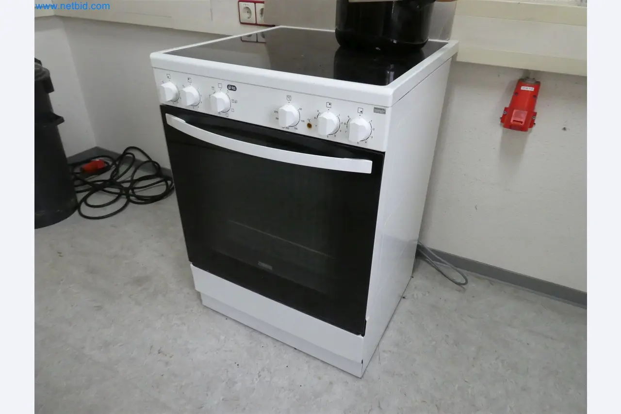 Machines de moulage par injection, machines CNC & lignes d'assemblage pour les éléments chauffants et les composants automobiles-2