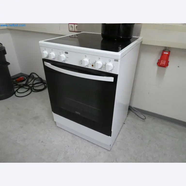 Machines de moulage par injection, machines CNC & lignes d'assemblage pour les éléments chauffants et les composants automobiles-2