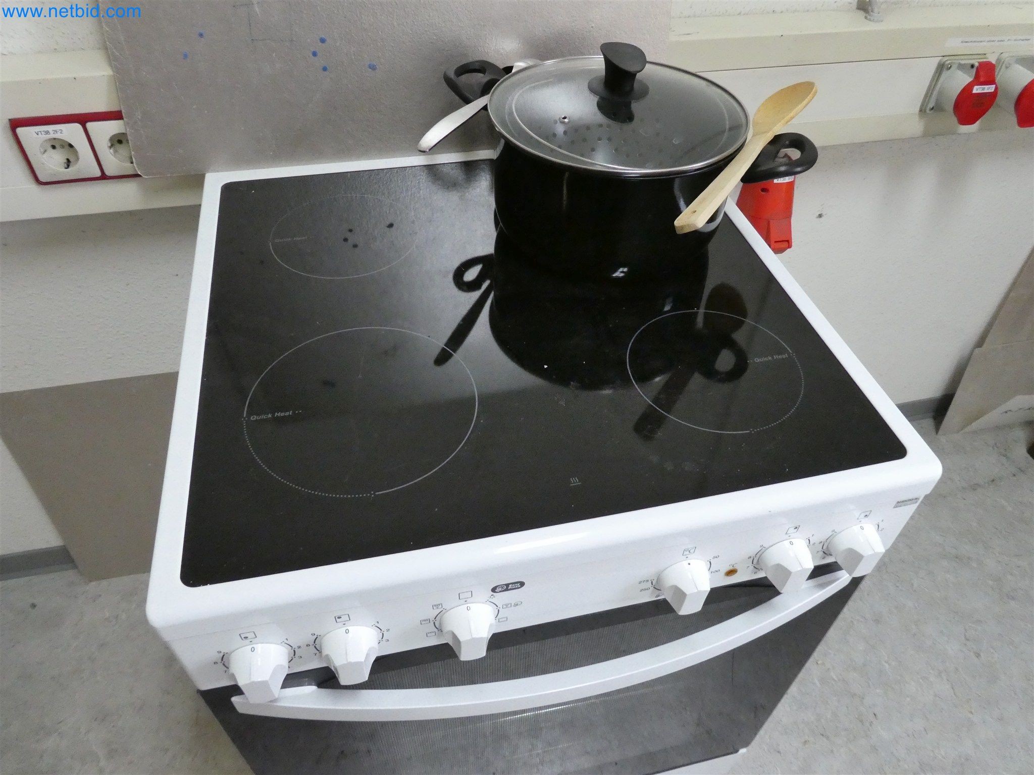 Machines de moulage par injection, machines CNC & lignes d'assemblage pour les éléments chauffants et les composants automobiles-3