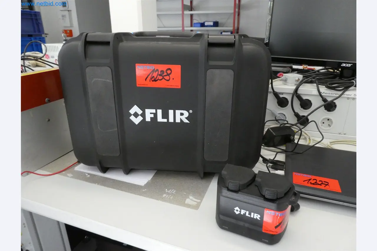 Machines de moulage par injection, machines CNC & lignes d'assemblage pour les éléments chauffants et les composants automobiles-1