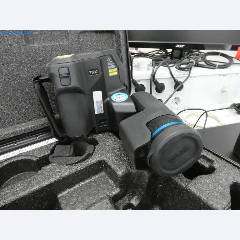 Machines de moulage par injection, machines CNC & lignes d'assemblage pour les éléments chauffants et les composants automobiles-3