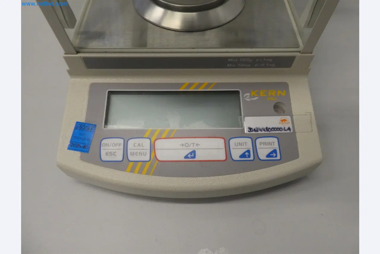 Machines de moulage par injection, machines CNC & lignes d'assemblage pour les éléments chauffants et les composants automobiles-2