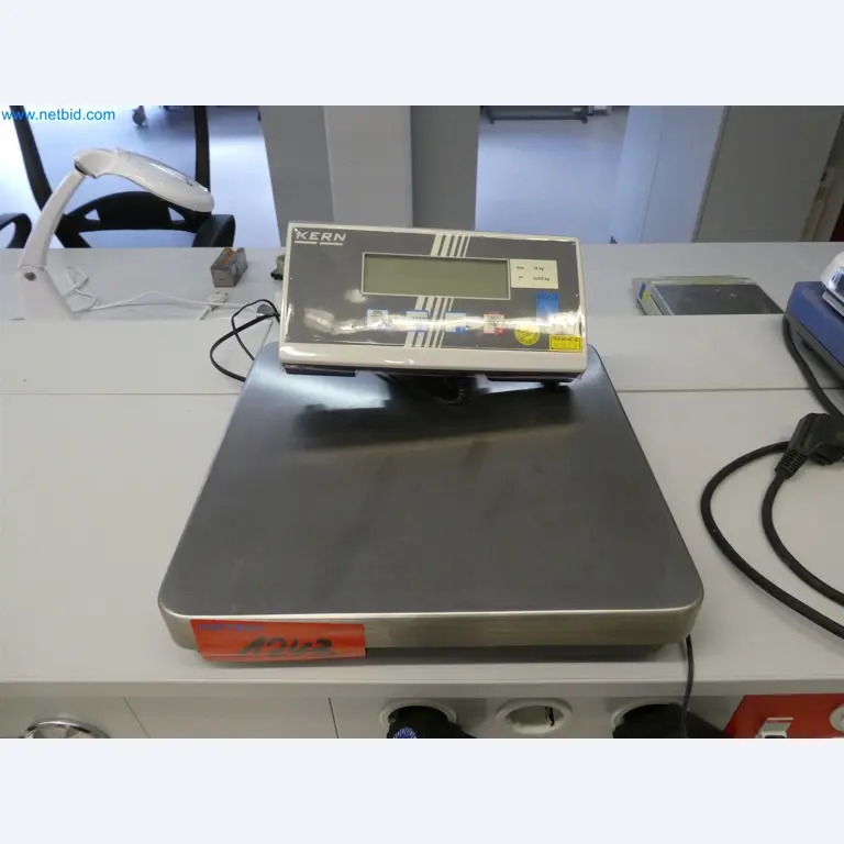 Machines de moulage par injection, machines CNC & lignes d'assemblage pour les éléments chauffants et les composants automobiles-1