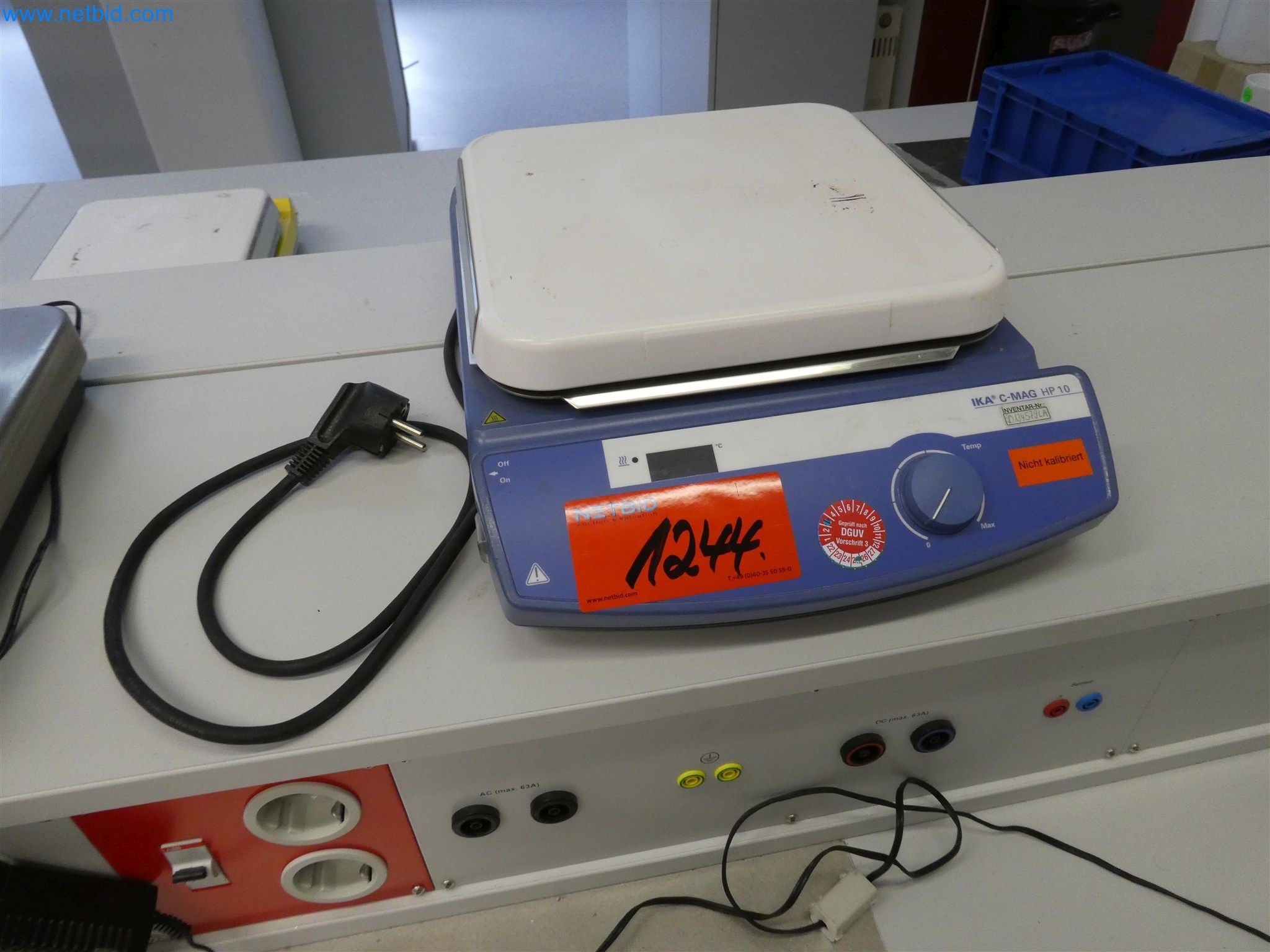 Machines de moulage par injection, machines CNC & lignes d'assemblage pour les éléments chauffants et les composants automobiles-1