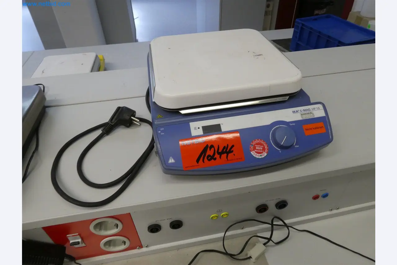 Machines de moulage par injection, machines CNC & lignes d'assemblage pour les éléments chauffants et les composants automobiles-1