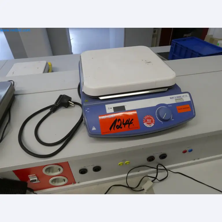 Machines de moulage par injection, machines CNC & lignes d'assemblage pour les éléments chauffants et les composants automobiles-1