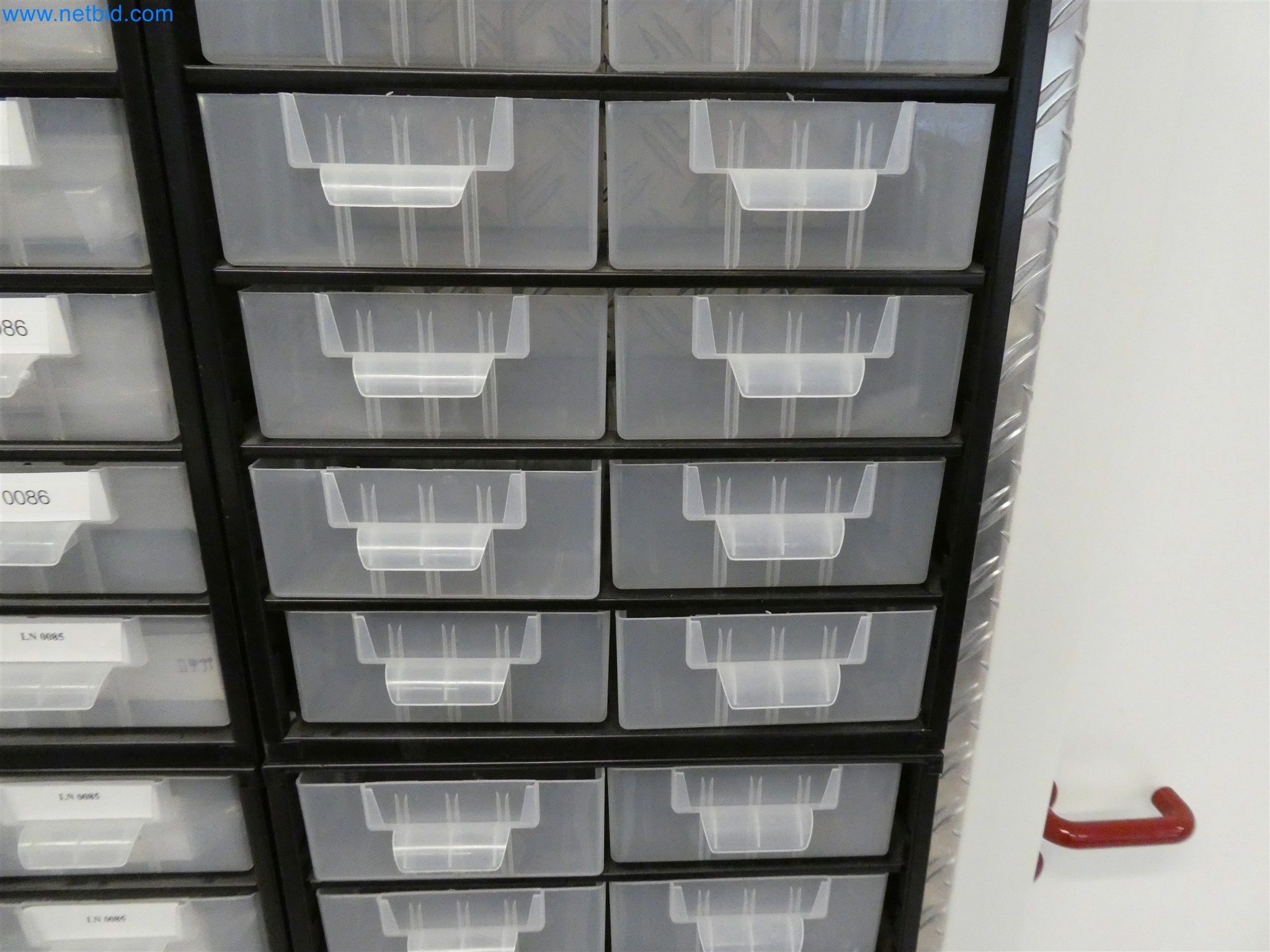 Machines de moulage par injection, machines CNC & lignes d'assemblage pour les éléments chauffants et les composants automobiles-3