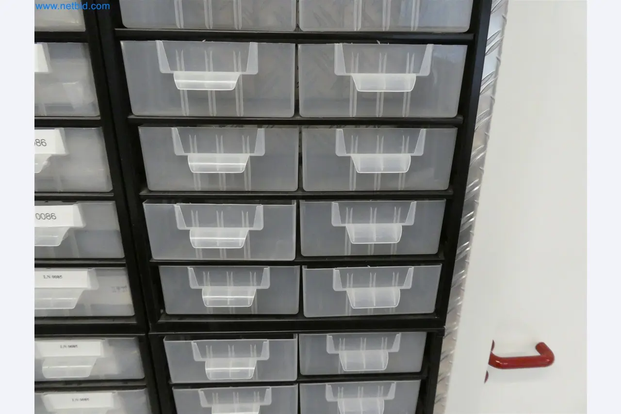 Machines de moulage par injection, machines CNC & lignes d'assemblage pour les éléments chauffants et les composants automobiles-3