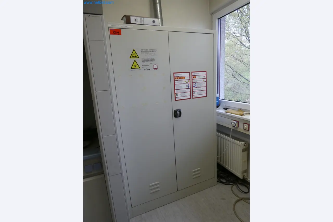 Machines de moulage par injection, machines CNC & lignes d'assemblage pour les éléments chauffants et les composants automobiles-1