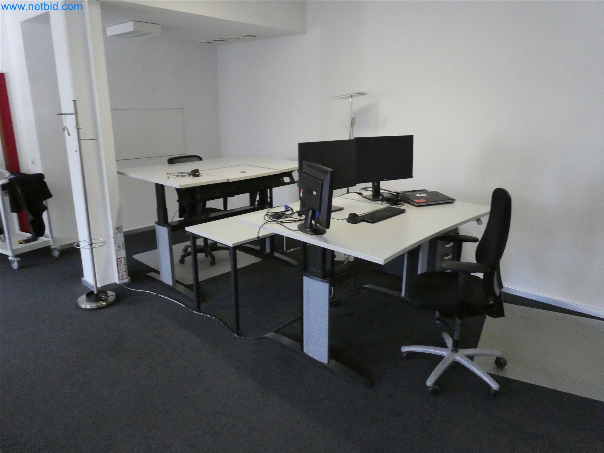 Machines de moulage par injection, machines CNC & lignes d'assemblage pour les éléments chauffants et les composants automobiles-1