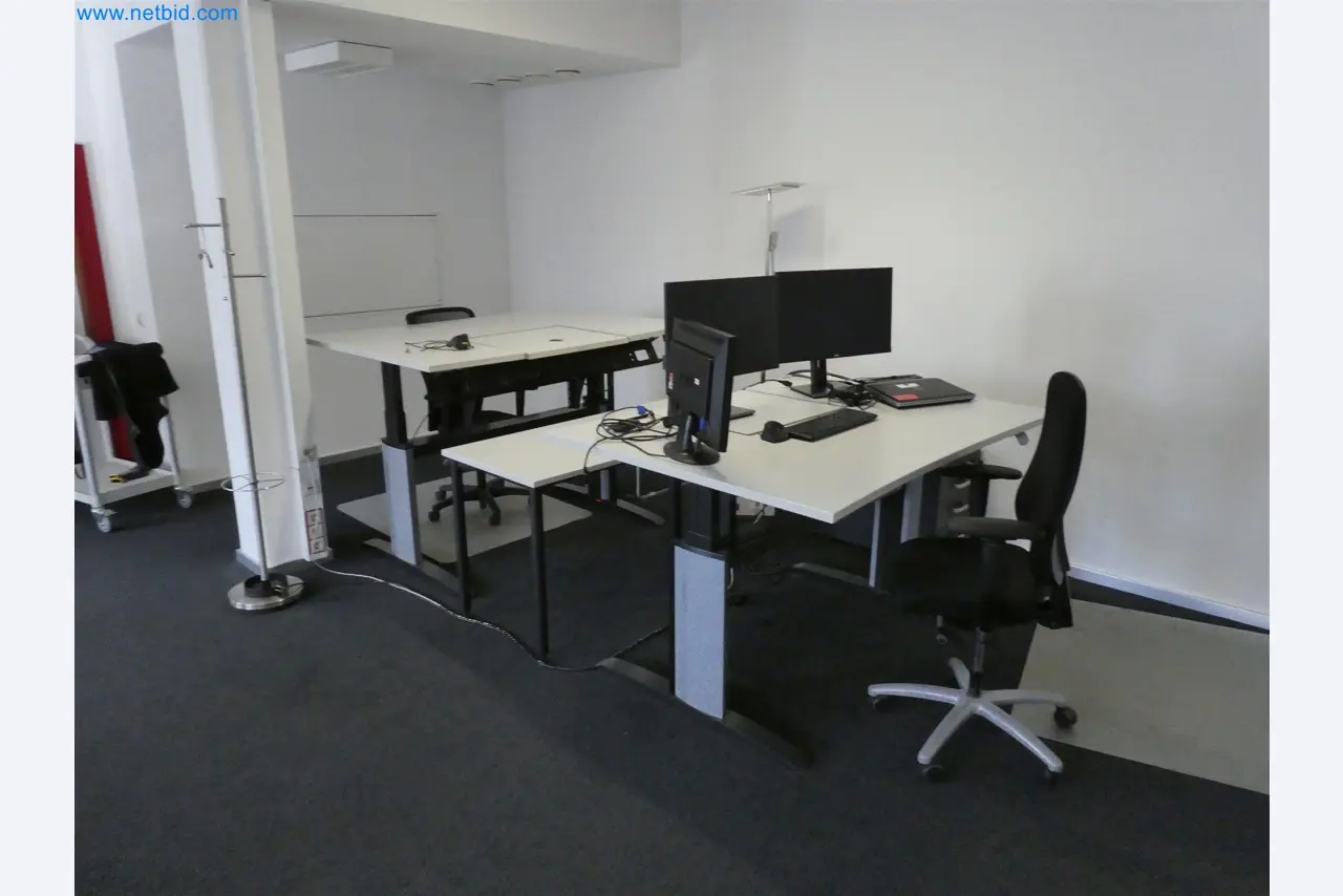 Machines de moulage par injection, machines CNC & lignes d'assemblage pour les éléments chauffants et les composants automobiles-1