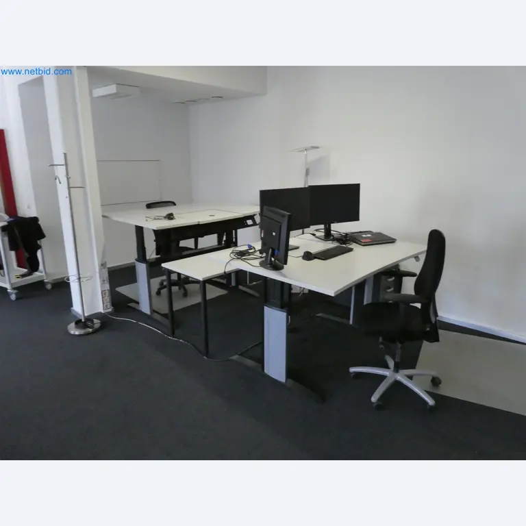 Machines de moulage par injection, machines CNC & lignes d'assemblage pour les éléments chauffants et les composants automobiles-1