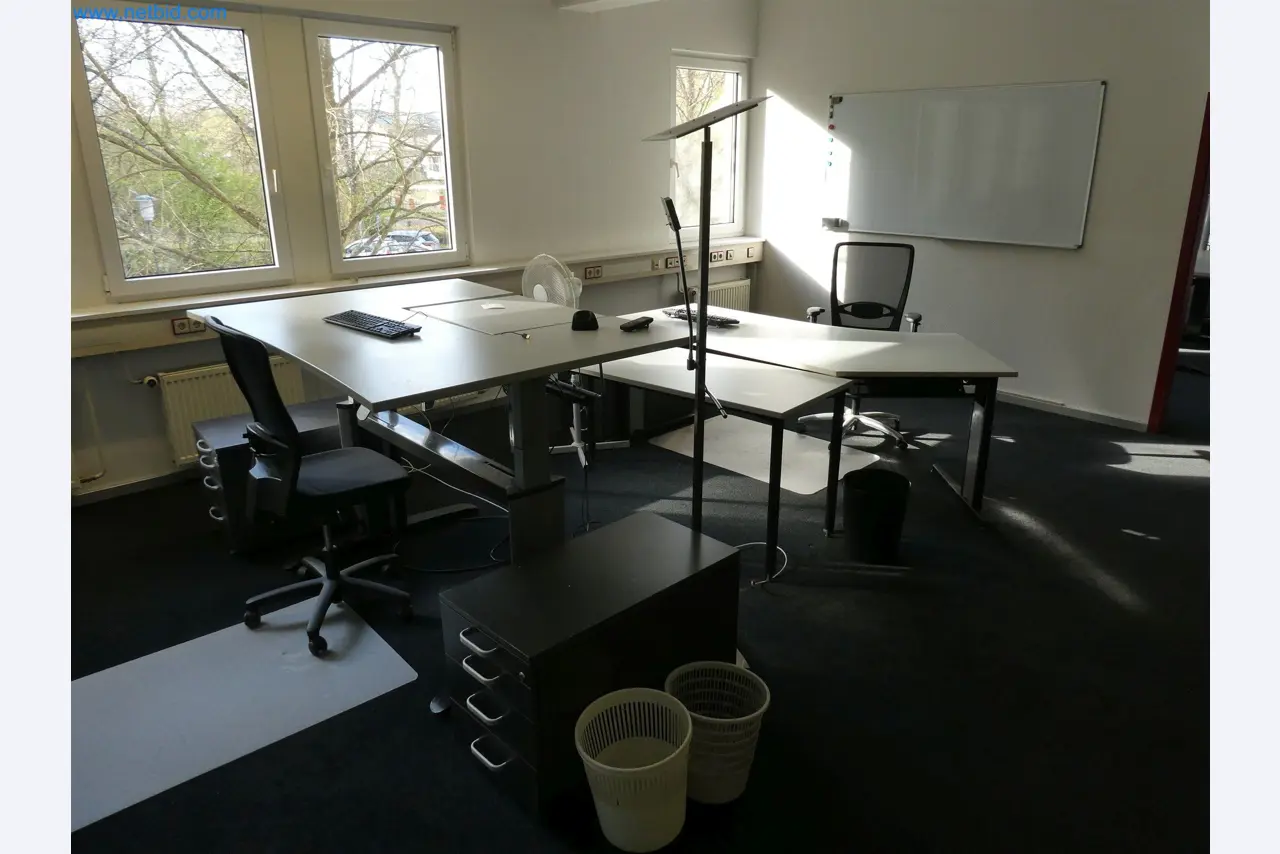 Machines de moulage par injection, machines CNC & lignes d'assemblage pour les éléments chauffants et les composants automobiles-2