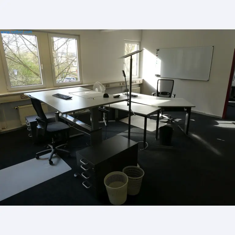 Machines de moulage par injection, machines CNC & lignes d'assemblage pour les éléments chauffants et les composants automobiles-2