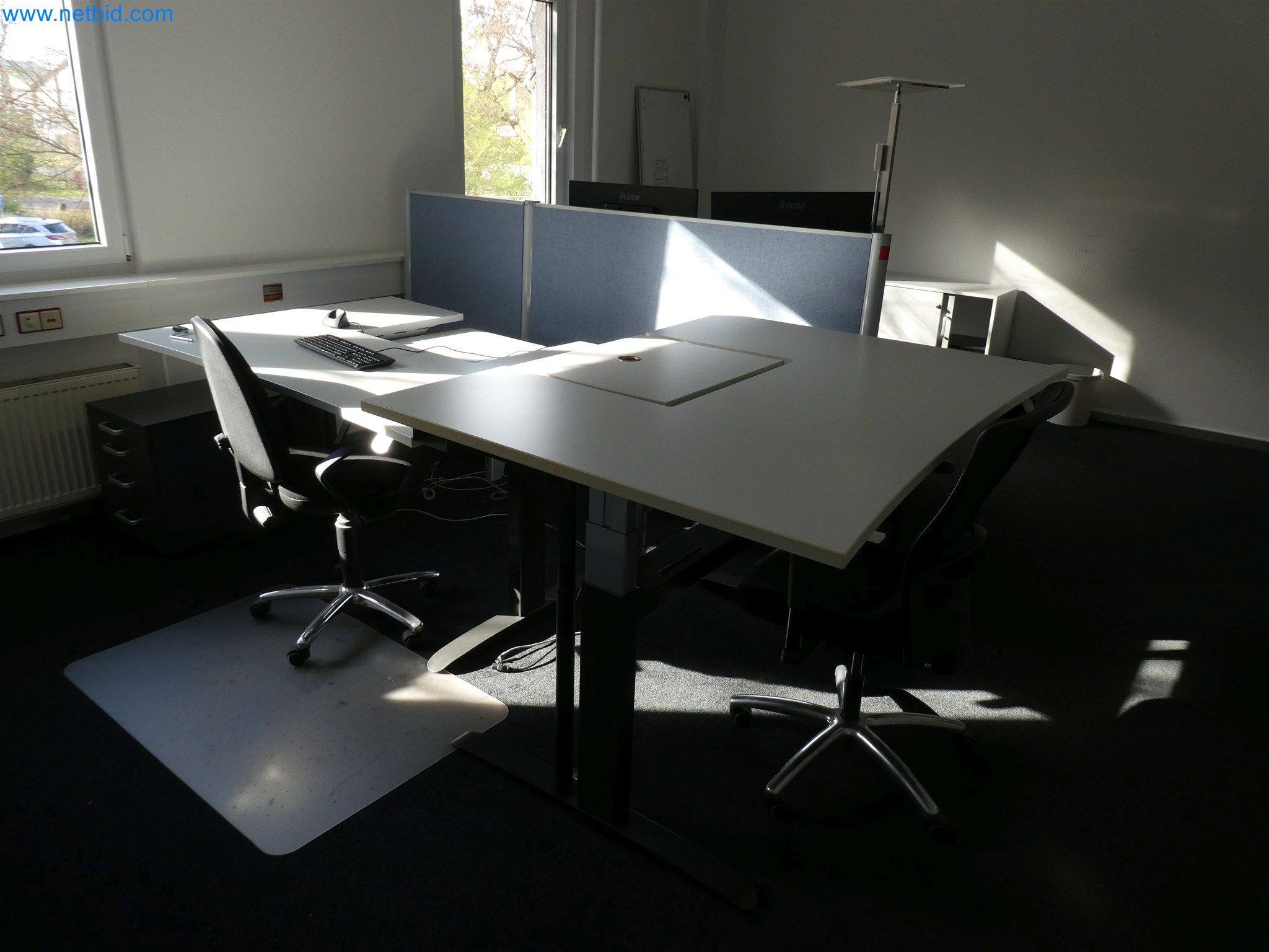 Machines de moulage par injection, machines CNC & lignes d'assemblage pour les éléments chauffants et les composants automobiles-1