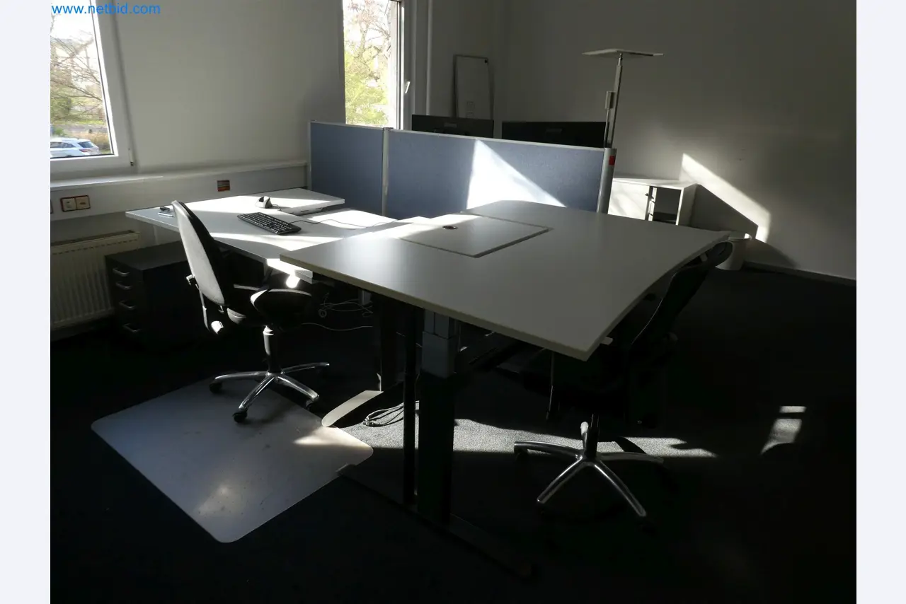 Machines de moulage par injection, machines CNC & lignes d'assemblage pour les éléments chauffants et les composants automobiles-1