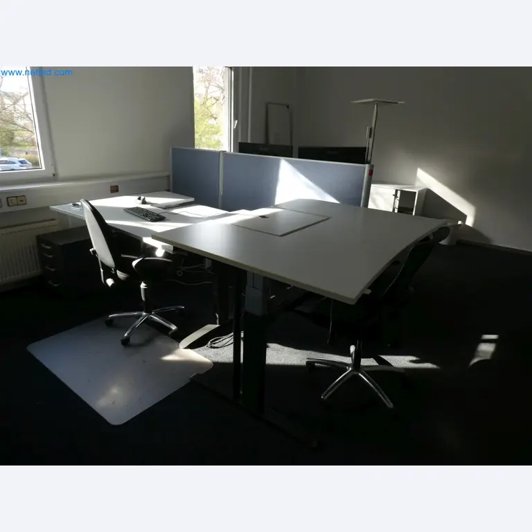 Machines de moulage par injection, machines CNC & lignes d'assemblage pour les éléments chauffants et les composants automobiles-1