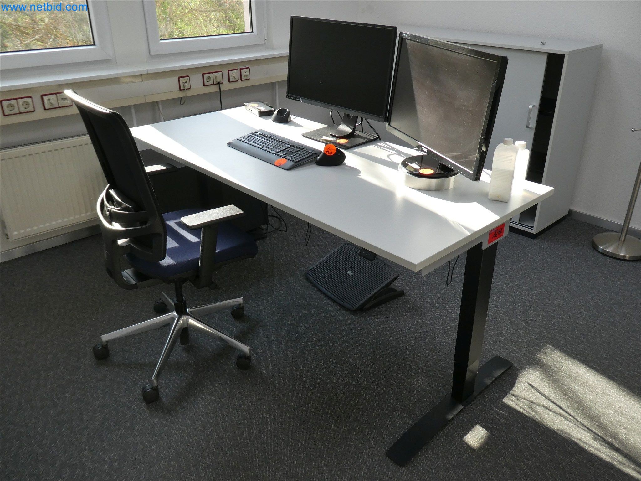 Machines de moulage par injection, machines CNC & lignes d'assemblage pour les éléments chauffants et les composants automobiles-1