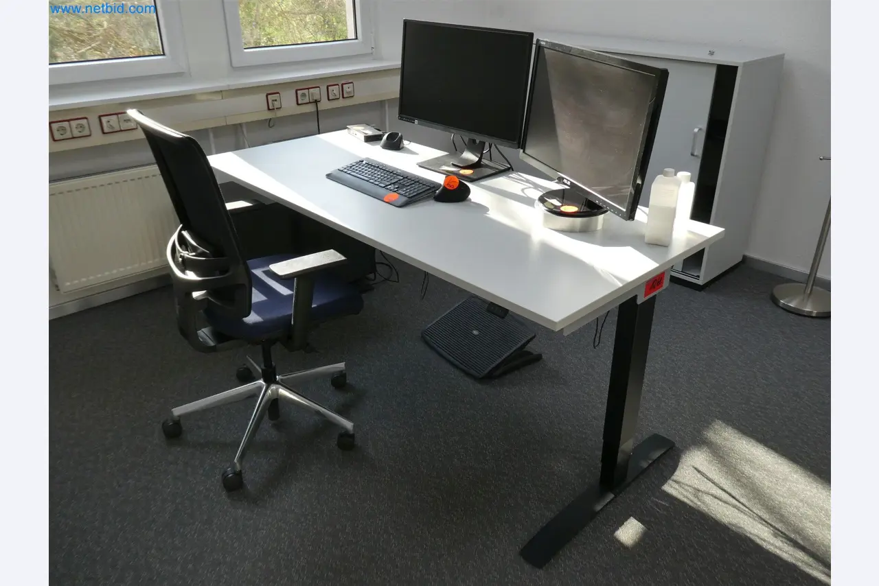 Machines de moulage par injection, machines CNC & lignes d'assemblage pour les éléments chauffants et les composants automobiles-1