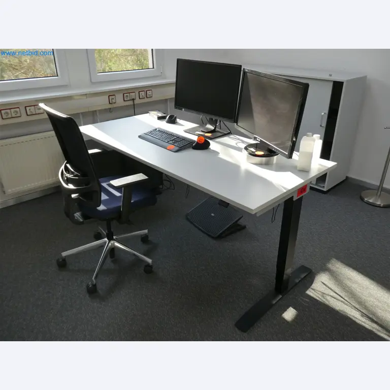 Machines de moulage par injection, machines CNC & lignes d'assemblage pour les éléments chauffants et les composants automobiles-1