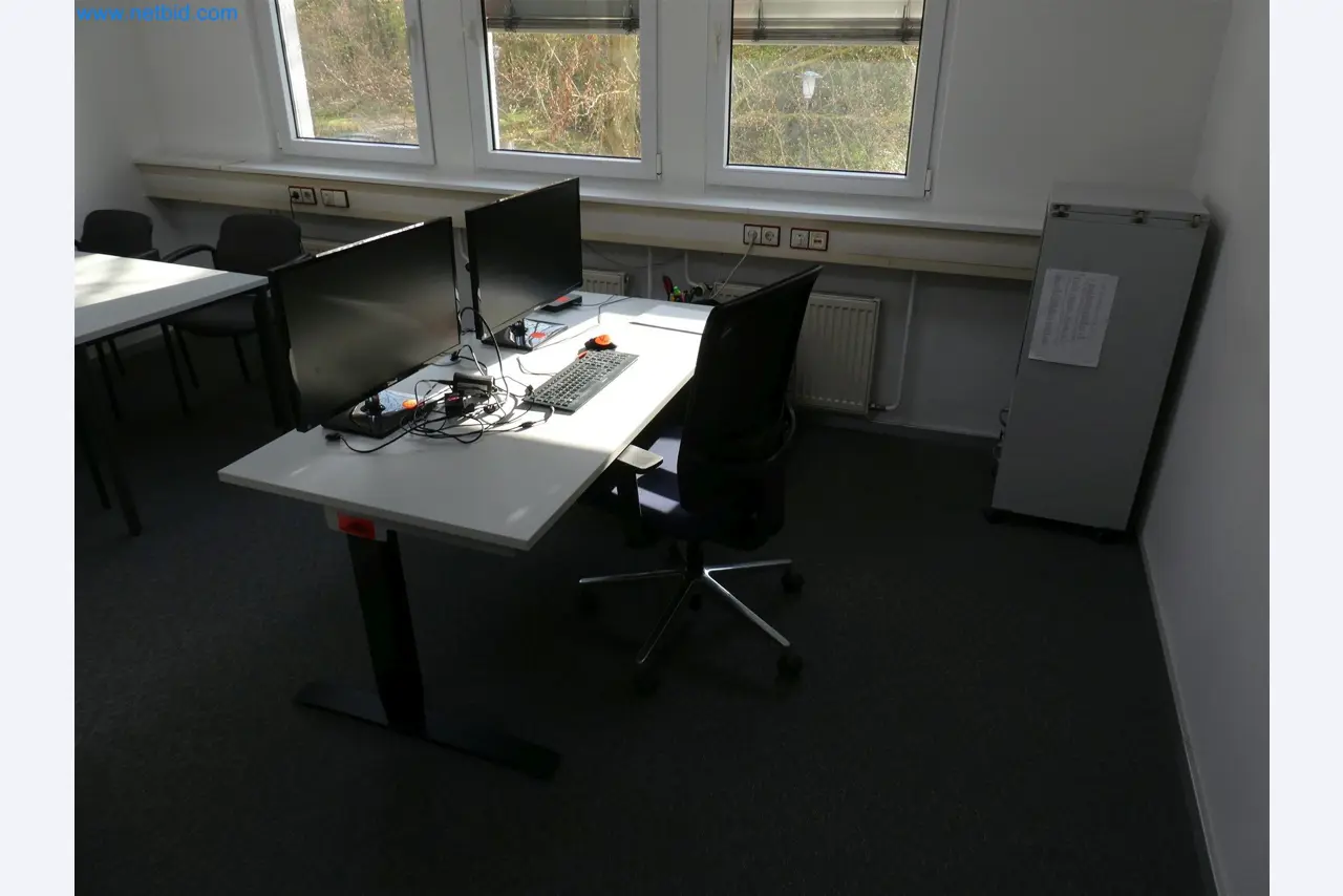 Machines de moulage par injection, machines CNC & lignes d'assemblage pour les éléments chauffants et les composants automobiles-1