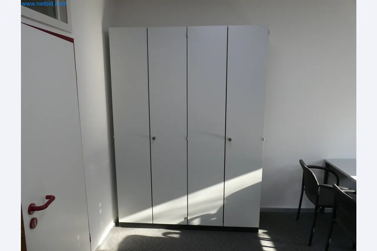 Machines de moulage par injection, machines CNC & lignes d'assemblage pour les éléments chauffants et les composants automobiles-4