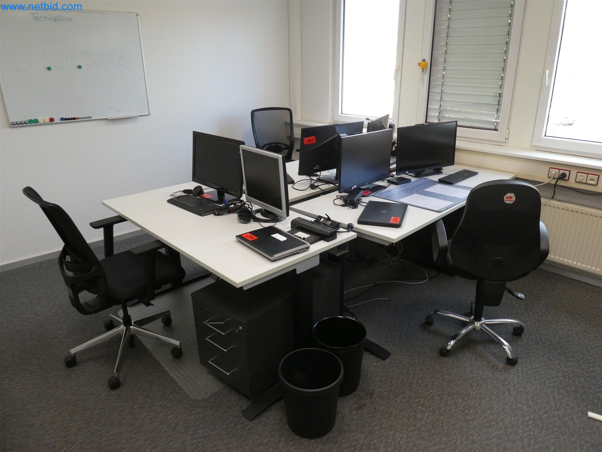 Machines de moulage par injection, machines CNC & lignes d'assemblage pour les éléments chauffants et les composants automobiles-1