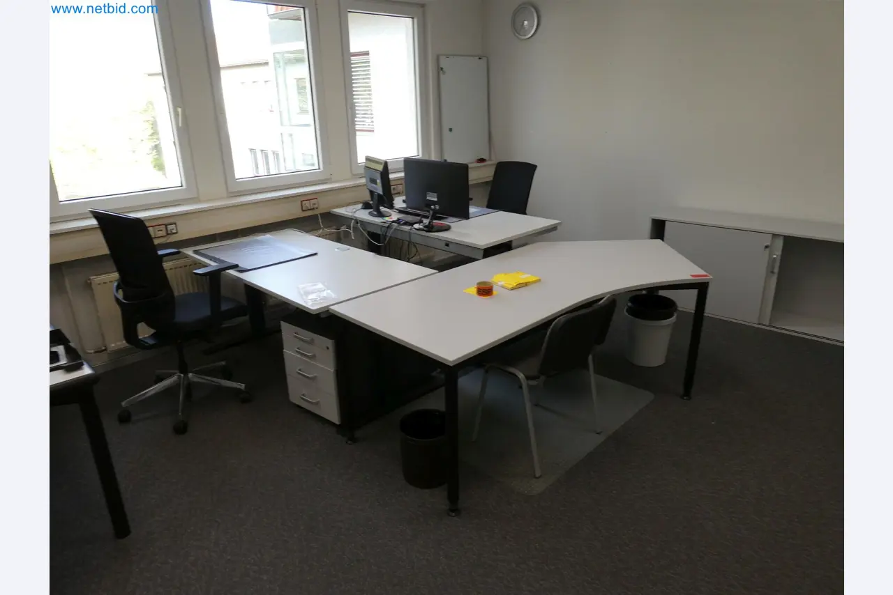 Machines de moulage par injection, machines CNC & lignes d'assemblage pour les éléments chauffants et les composants automobiles-2