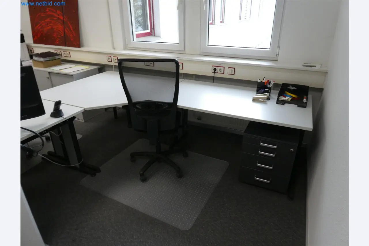 Machines de moulage par injection, machines CNC & lignes d'assemblage pour les éléments chauffants et les composants automobiles-1