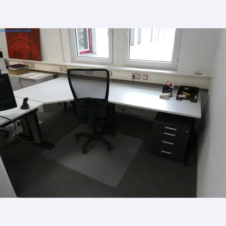 Machines de moulage par injection, machines CNC & lignes d'assemblage pour les éléments chauffants et les composants automobiles-1