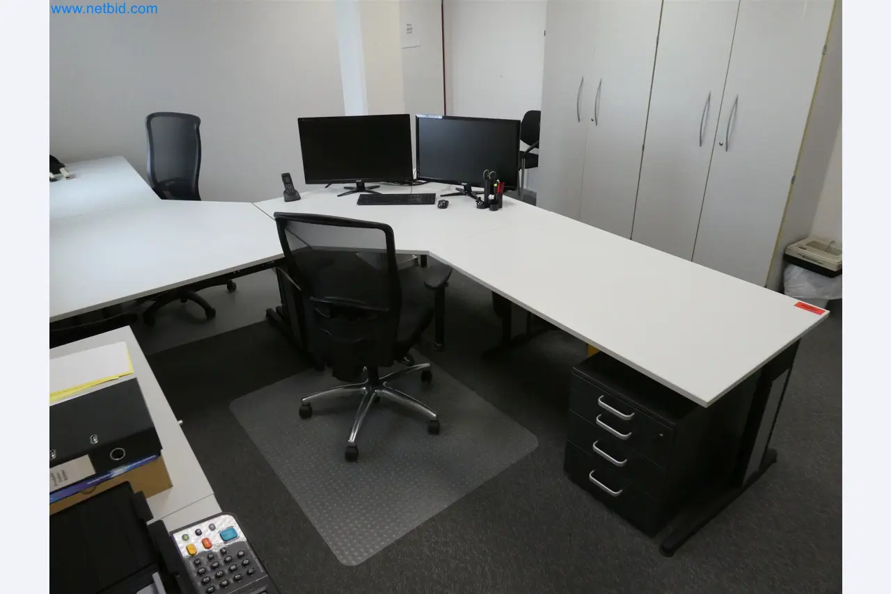 Machines de moulage par injection, machines CNC & lignes d'assemblage pour les éléments chauffants et les composants automobiles-3