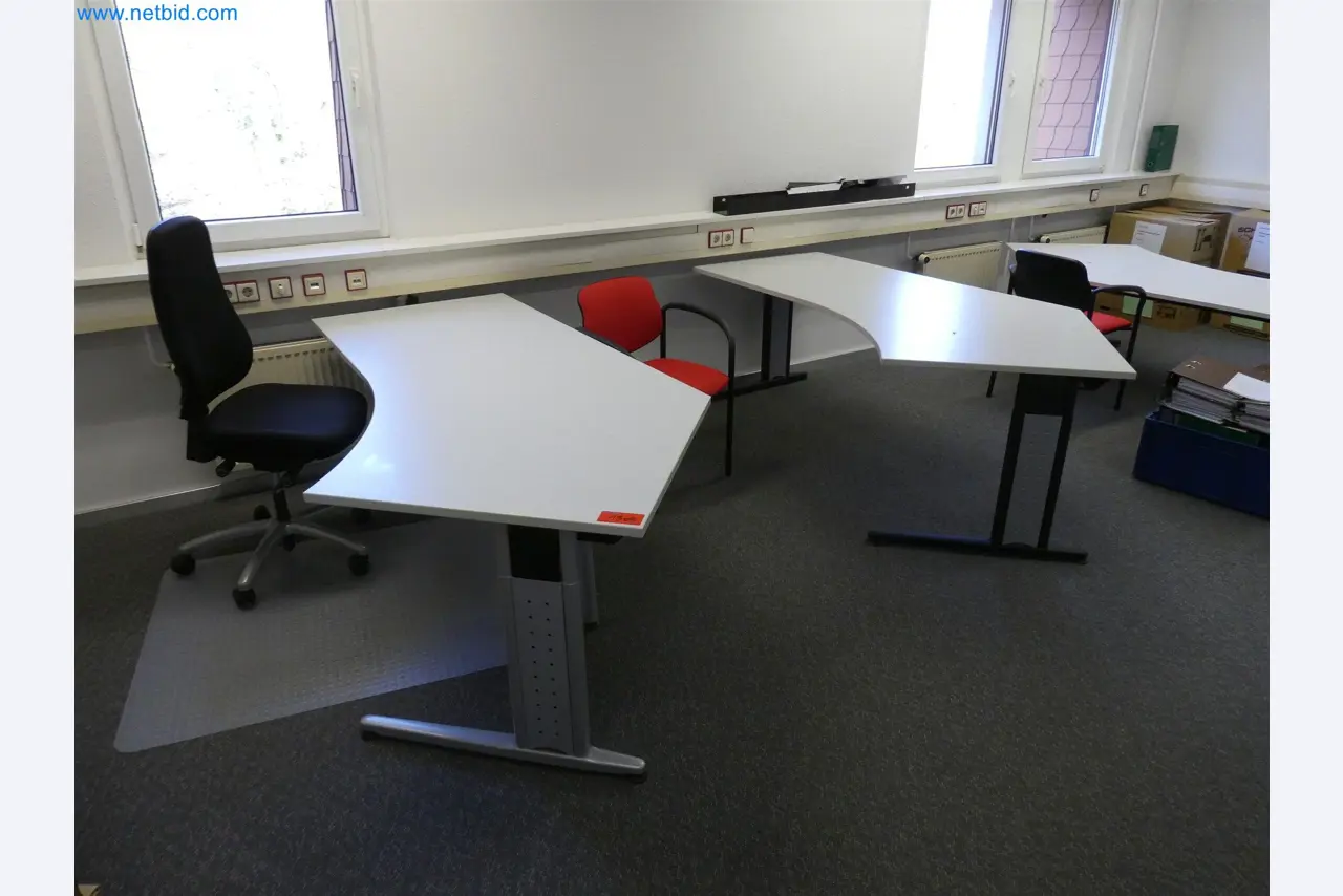 Machines de moulage par injection, machines CNC & lignes d'assemblage pour les éléments chauffants et les composants automobiles-1