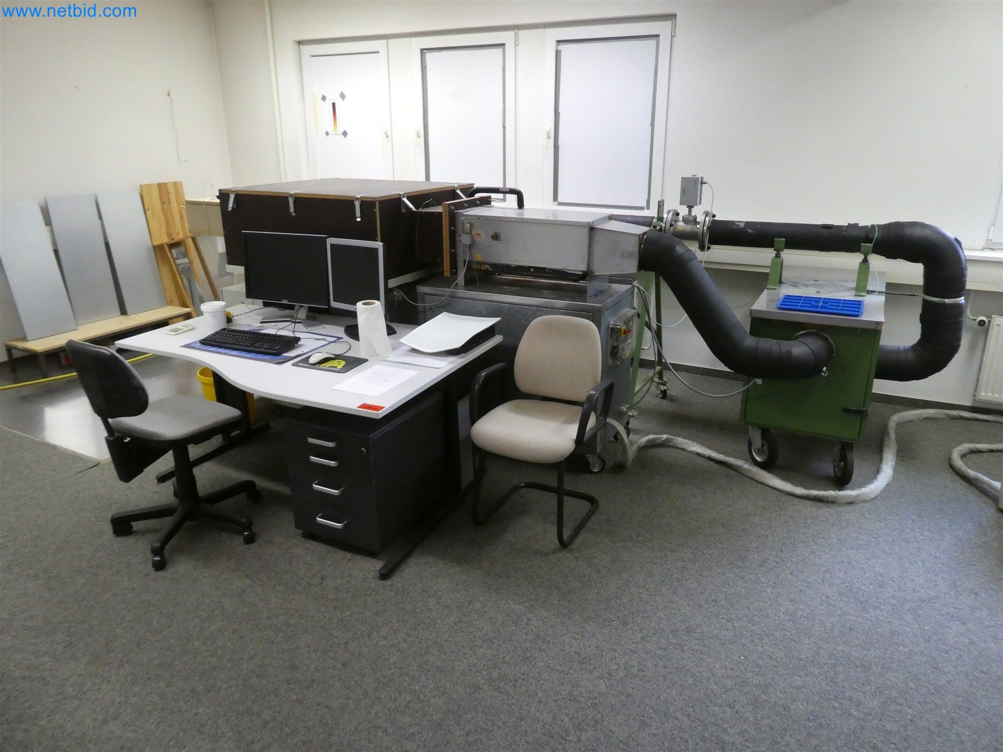 Machines de moulage par injection, machines CNC & lignes d'assemblage pour les éléments chauffants et les composants automobiles-1