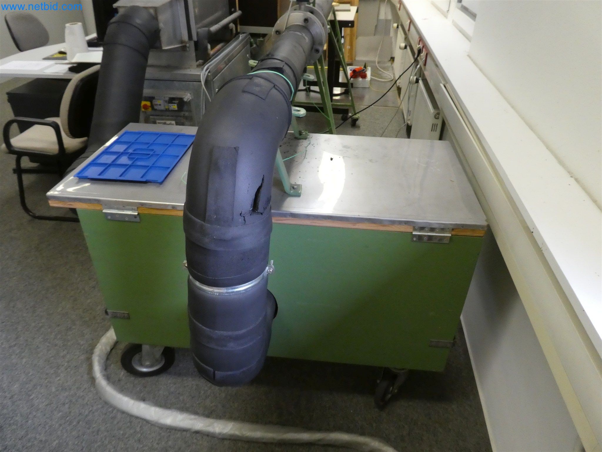 Machines de moulage par injection, machines CNC & lignes d'assemblage pour les éléments chauffants et les composants automobiles-3