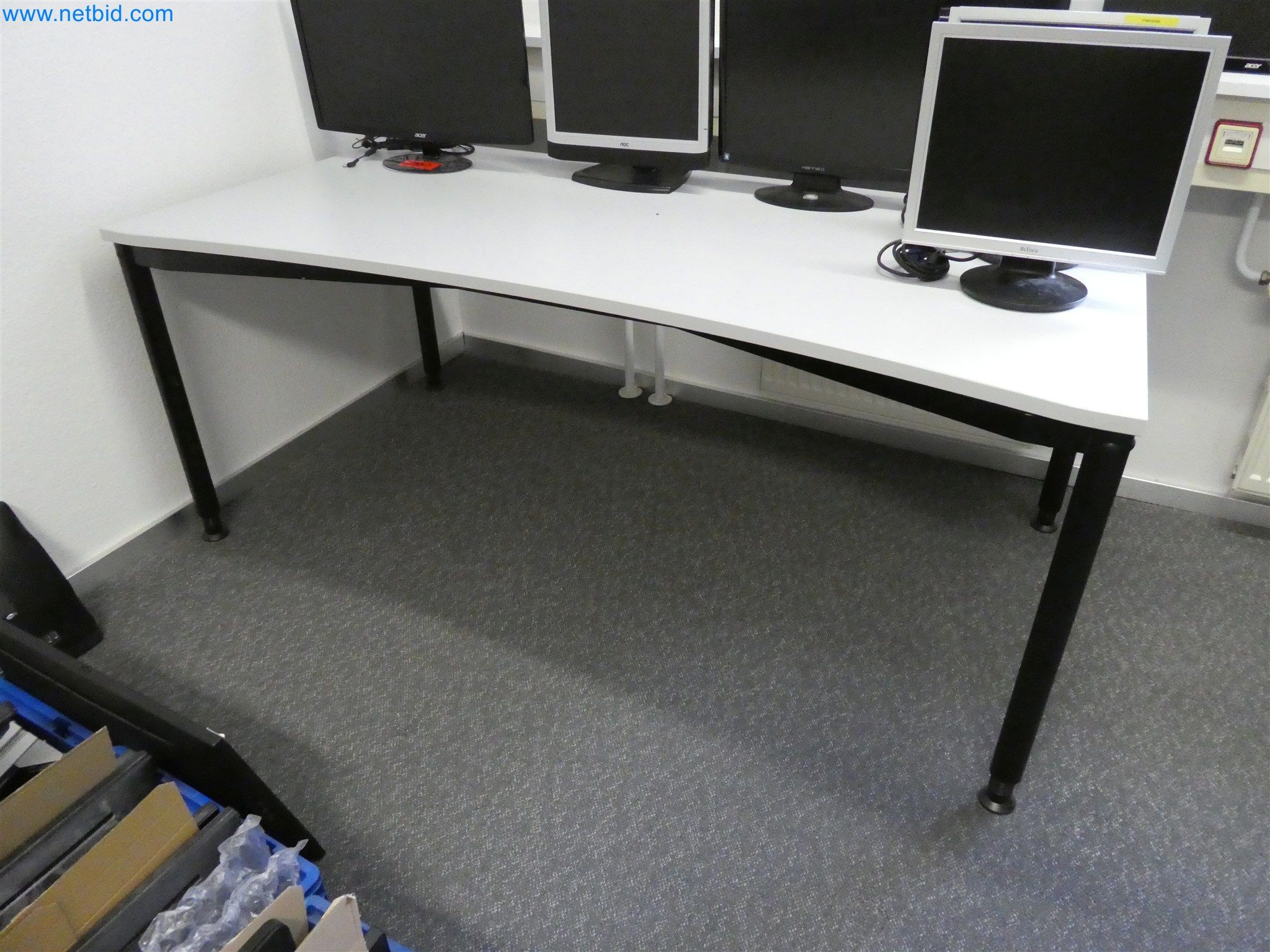 Machines de moulage par injection, machines CNC & lignes d'assemblage pour les éléments chauffants et les composants automobiles-1