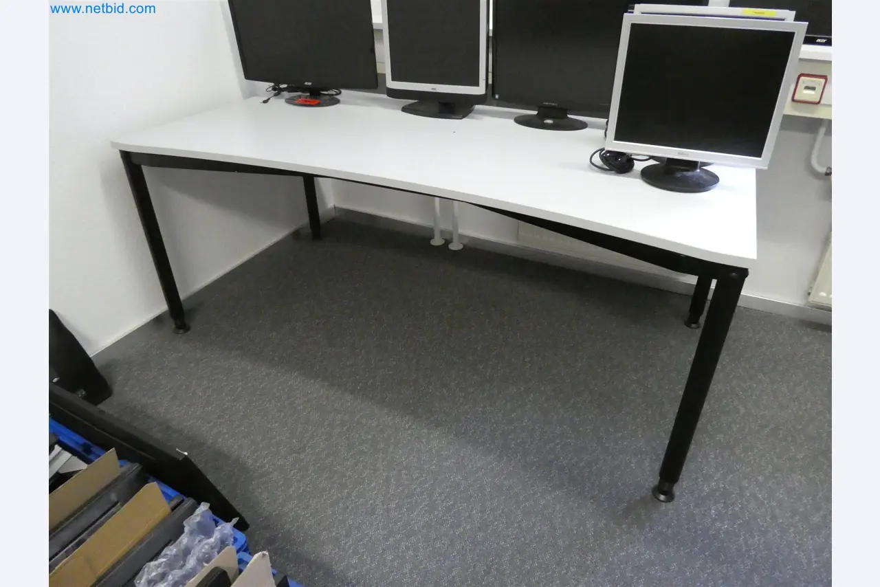 Machines de moulage par injection, machines CNC & lignes d'assemblage pour les éléments chauffants et les composants automobiles-1