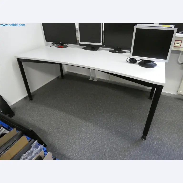 Machines de moulage par injection, machines CNC & lignes d'assemblage pour les éléments chauffants et les composants automobiles-1