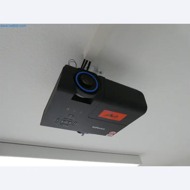 Machines de moulage par injection, machines CNC & lignes d'assemblage pour les éléments chauffants et les composants automobiles-4