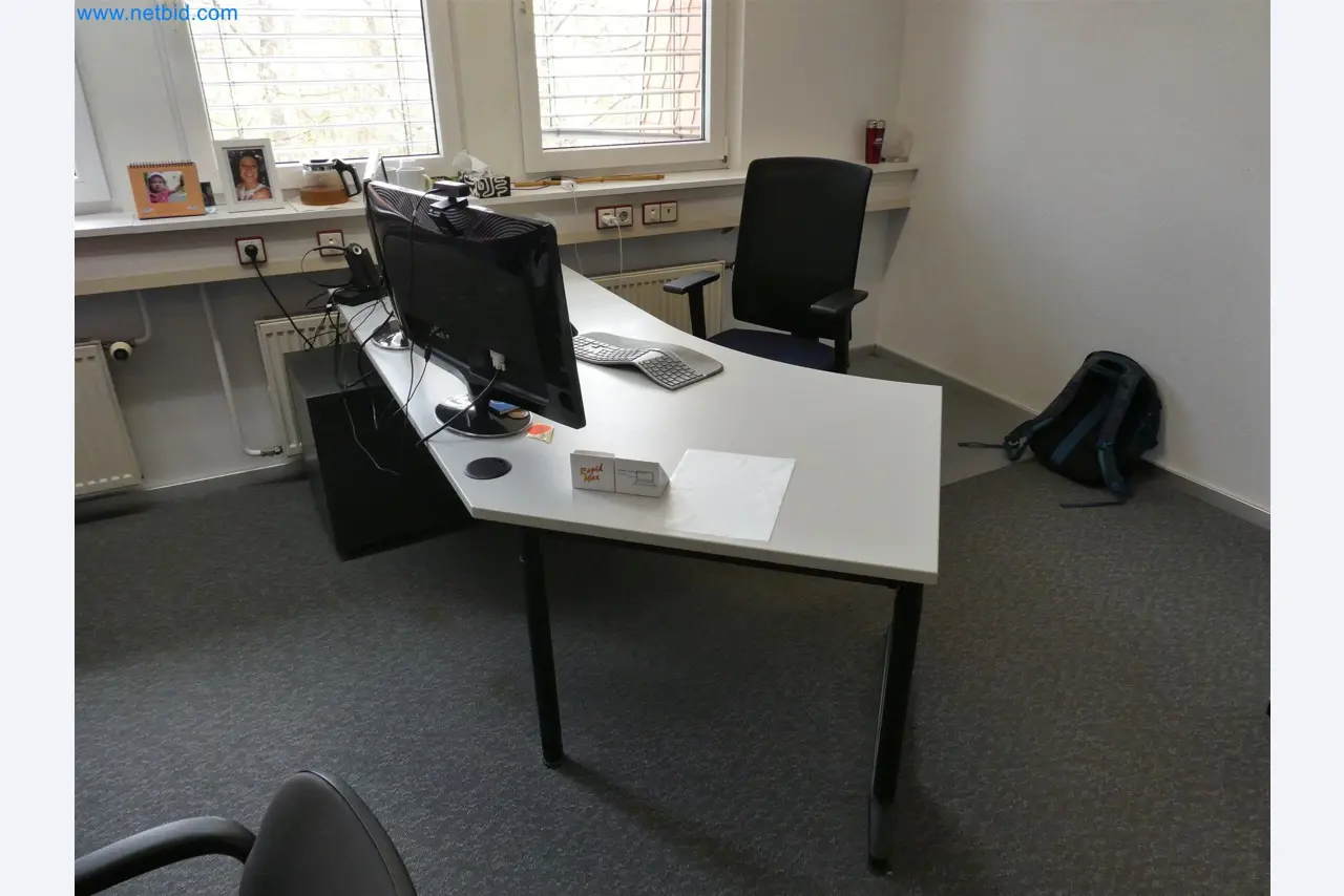 Machines de moulage par injection, machines CNC & lignes d'assemblage pour les éléments chauffants et les composants automobiles-2