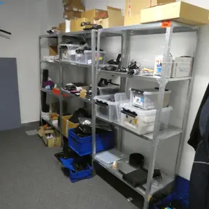 8 lfm. Rayonnage de stockage