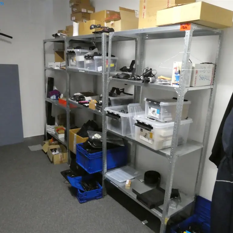 8 lfm. Rayonnage de stockage