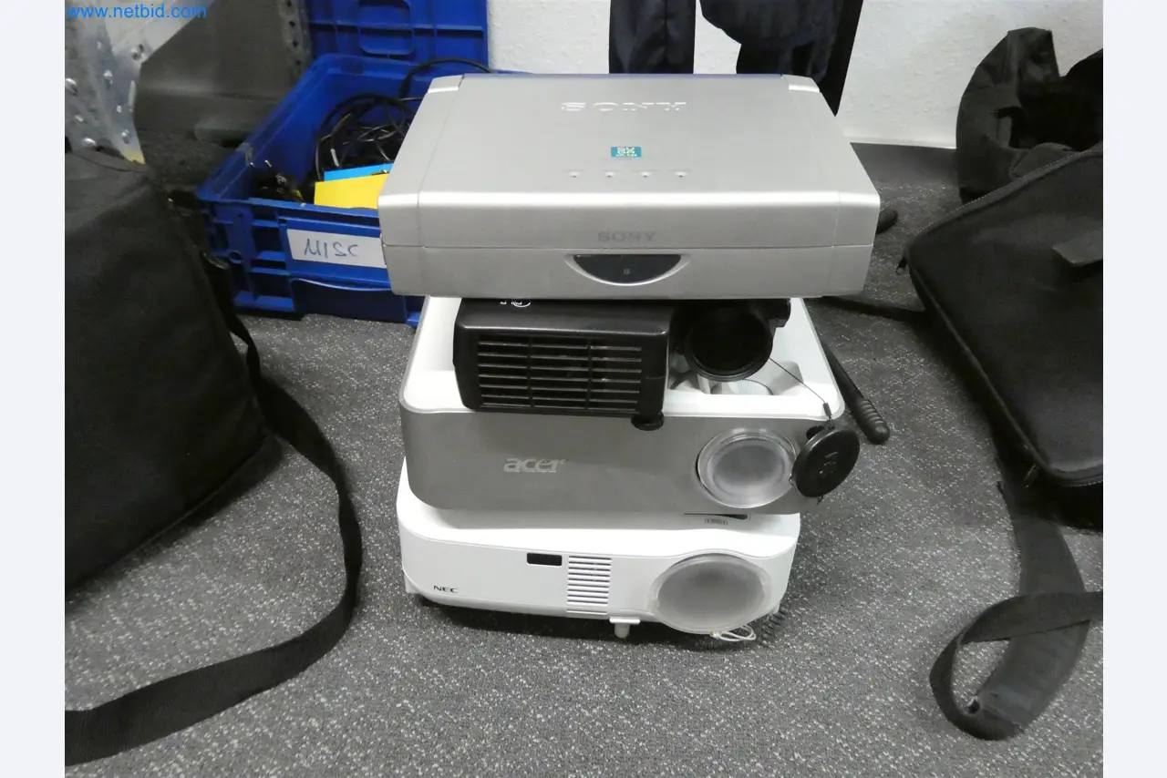 Machines de moulage par injection, machines CNC & lignes d'assemblage pour les éléments chauffants et les composants automobiles-1