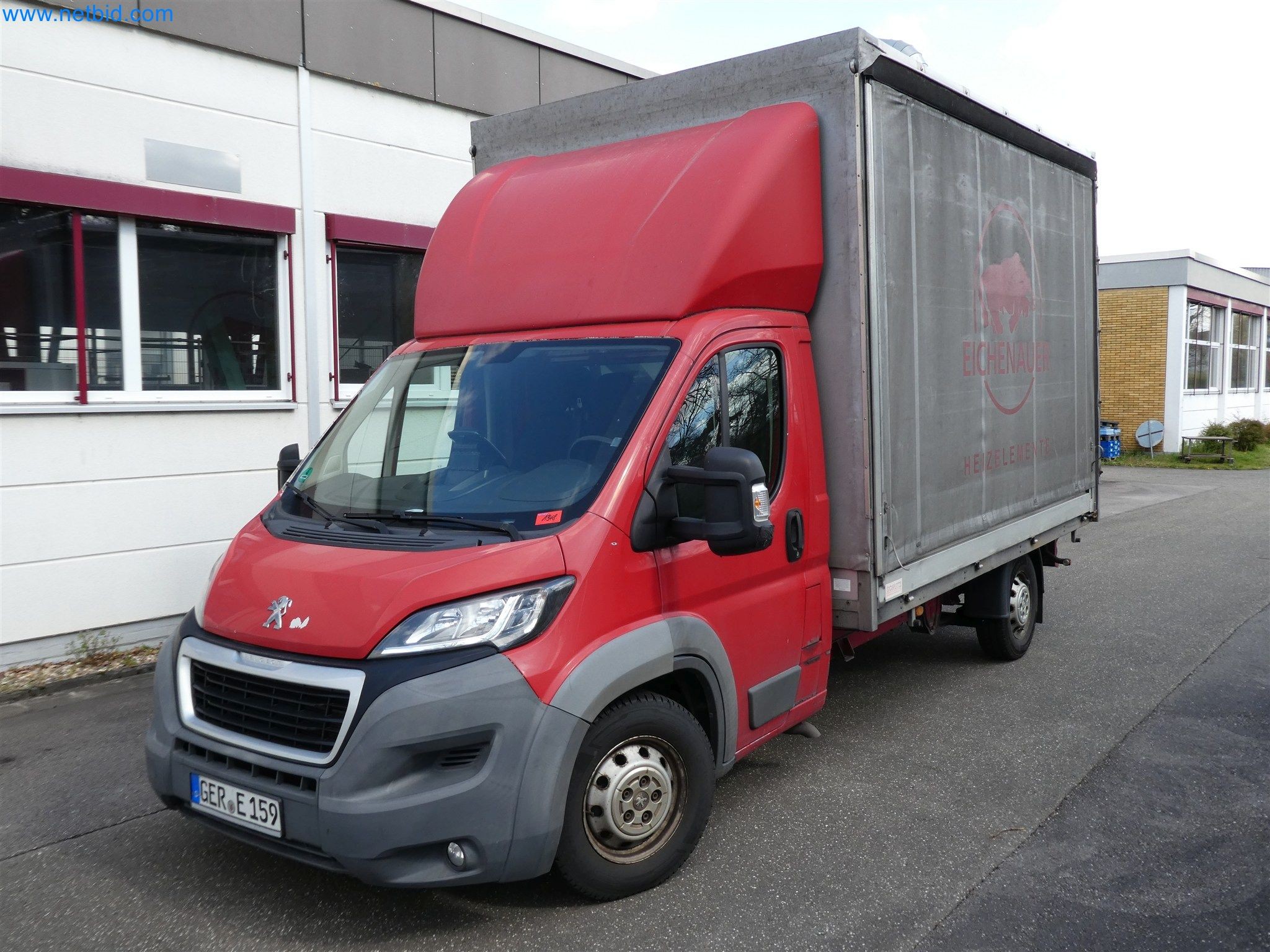 Machines de moulage par injection, machines CNC & lignes d'assemblage pour les éléments chauffants et les composants automobiles-1