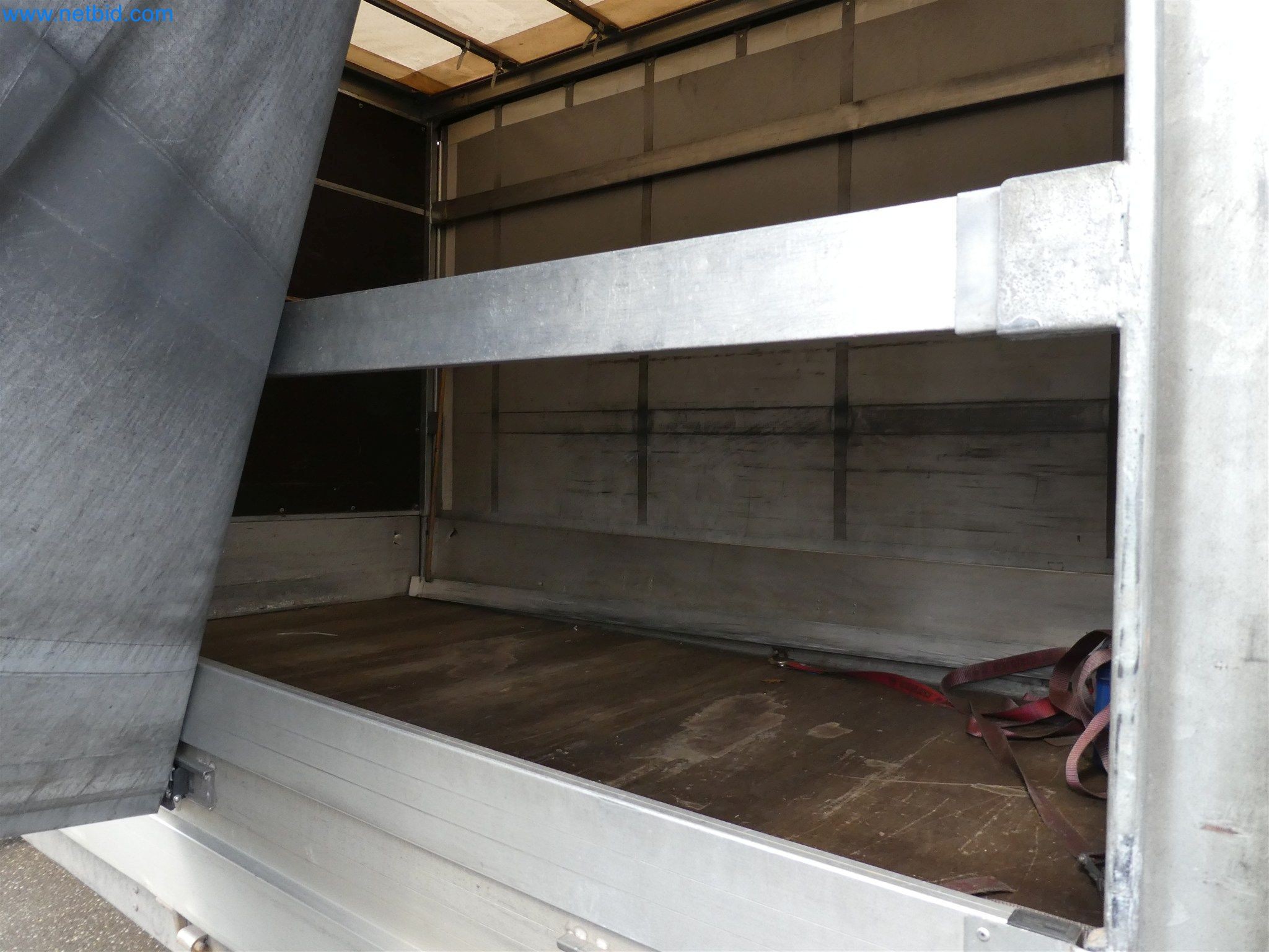 Machines de moulage par injection, machines CNC & lignes d'assemblage pour les éléments chauffants et les composants automobiles-3