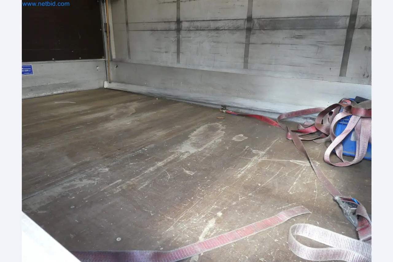 Machines de moulage par injection, machines CNC & lignes d'assemblage pour les éléments chauffants et les composants automobiles-4