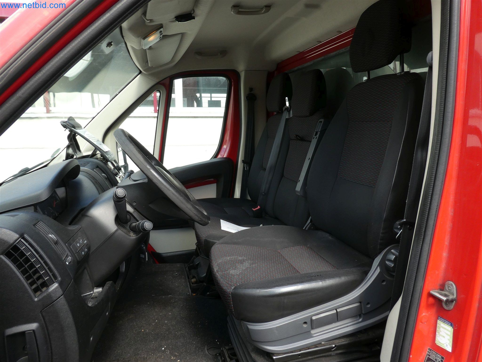 Machines de moulage par injection, machines CNC & lignes d'assemblage pour les éléments chauffants et les composants automobiles-5