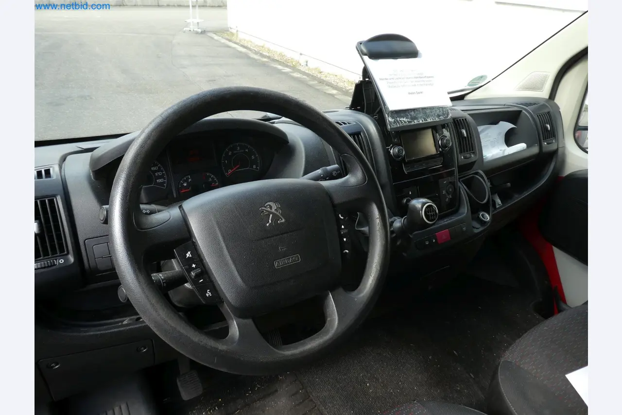 Machines de moulage par injection, machines CNC & lignes d'assemblage pour les éléments chauffants et les composants automobiles-6