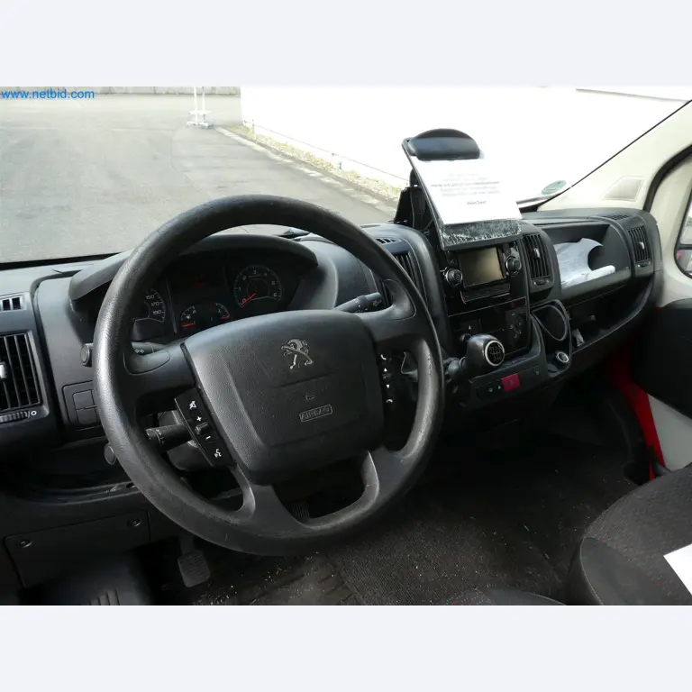 Machines de moulage par injection, machines CNC & lignes d'assemblage pour les éléments chauffants et les composants automobiles-6